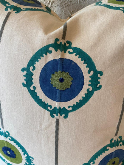 EMBROIDERED CIRCLES SCATTER CUSHION COVER