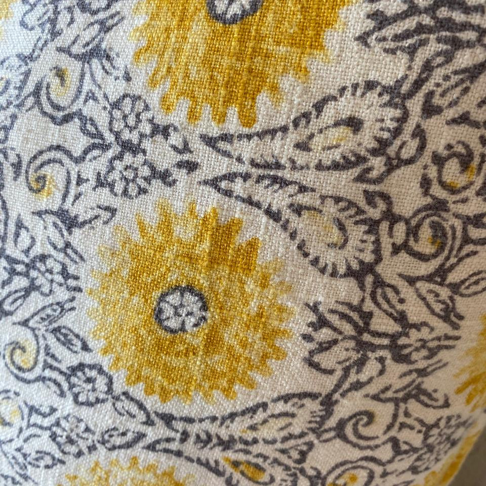 DAISY SCATTER CUSHION INCLUDING INNER