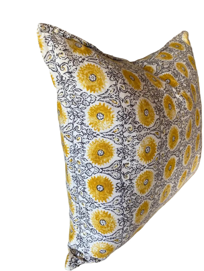 DAISY SCATTER CUSHION INCLUDING INNER
