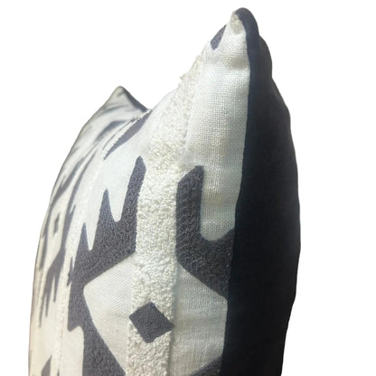 GEOMETRIC OBLONG SCATTER CUSHION INCLUDING INNER
