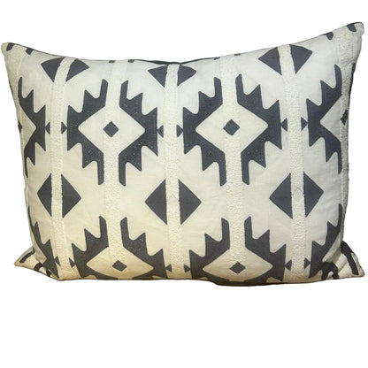 GEOMETRIC OBLONG SCATTER CUSHION INCLUDING INNER