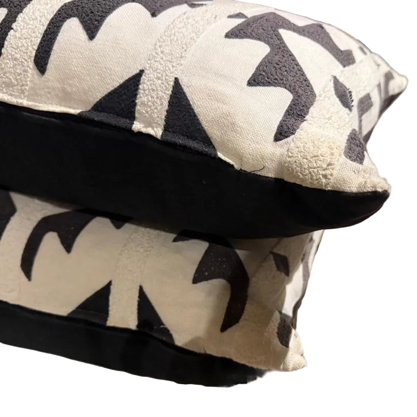 GEOMETRIC OBLONG SCATTER CUSHION INCLUDING INNER