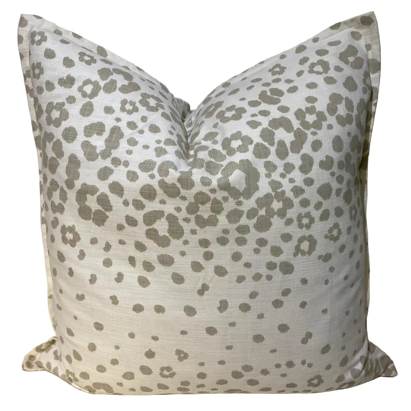 Decorative pillow with a leopard print 